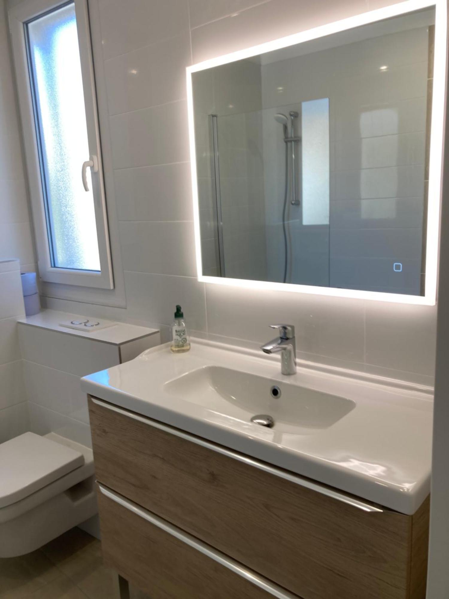 Chambre Parentale , Salle De Bain Privee, Acces Plages & Vue Mer Du Salon Dans Appartement Partage Chez L'Habitant ,, Master Bedroom, Private Bathroom, Beach Access & Sea View カンヌ エクステリア 写真