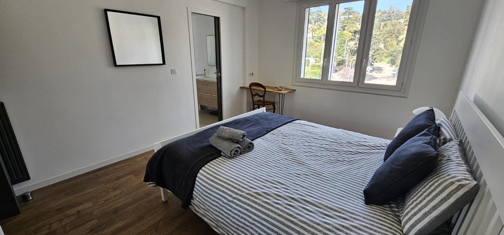 Chambre Parentale , Salle De Bain Privee, Acces Plages & Vue Mer Du Salon Dans Appartement Partage Chez L'Habitant ,, Master Bedroom, Private Bathroom, Beach Access & Sea View カンヌ エクステリア 写真